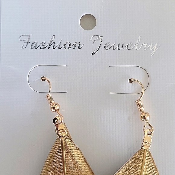 3/$30 Gold Faux Feather Earings - Picture 3 of 4
